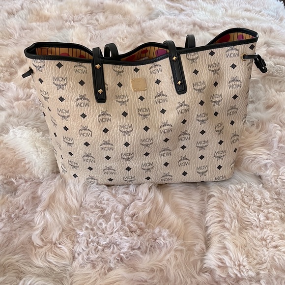 MCM Medium Tote Bag - Picture 3 of 7